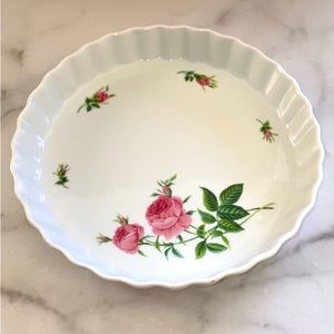 Vintage style ceramic pie dish